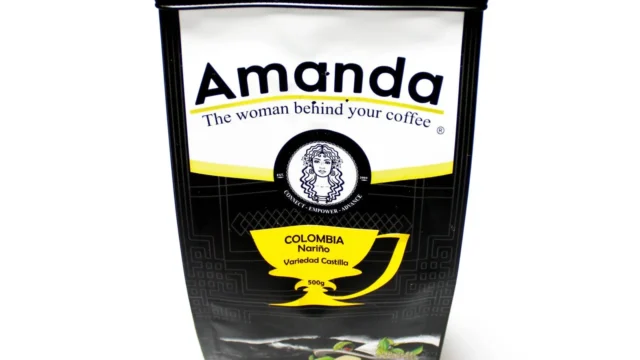 1-Cafe-mujer-holapasto-scaled